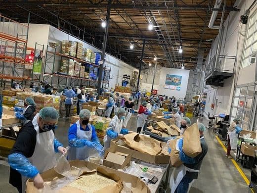 Members of F5’s Military Veterans EIG volunteer their time at Food Lifeline, a food bank in Seattle. Members of F5’s Military Veterans EIG volunteer their time at Food Lifeline, a food bank in Seattle.